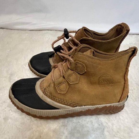 SOREL girls winter boots. Butter soft leather. Waterproof. Size 3 - Picture 1 of 6